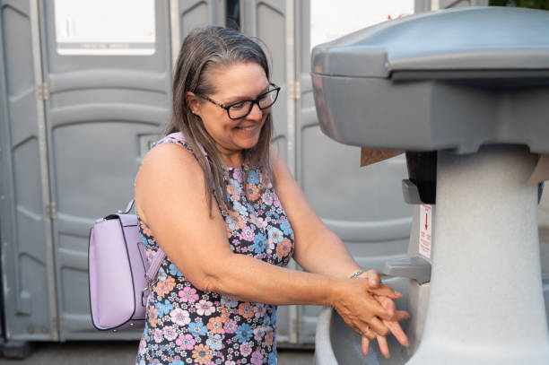 Best Portable toilet rental cost  in Grosse Pointe Park, MI